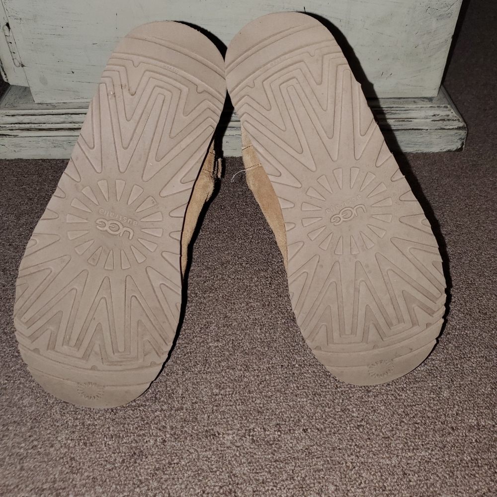 Uggs size 9 Chestnut w gold grommets - Picture 2 of 10